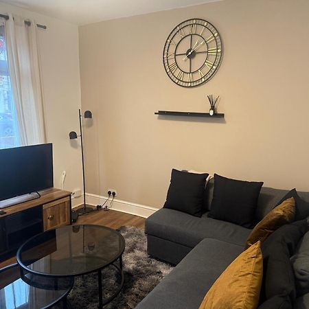 Home Sweet Home In Rg1 With Free Parking Reading Extérieur photo