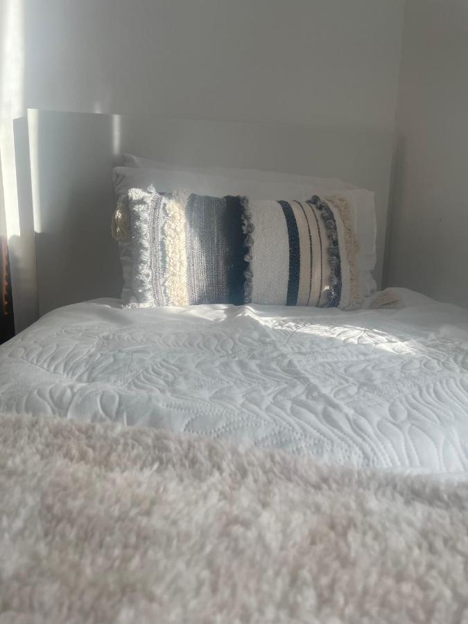 Home Sweet Home In Rg1 With Free Parking Reading Extérieur photo
