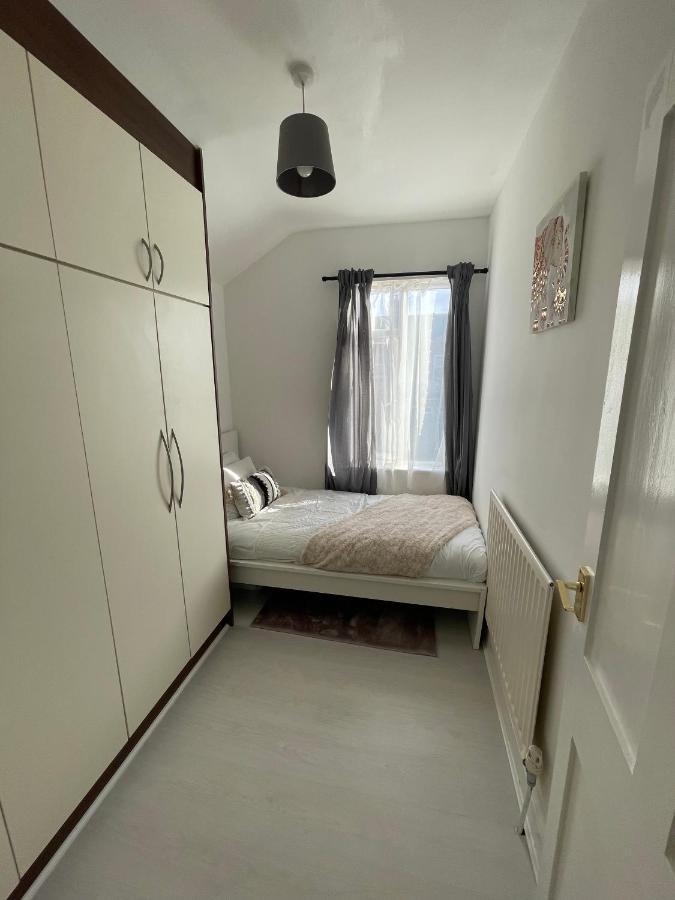 Home Sweet Home In Rg1 With Free Parking Reading Extérieur photo