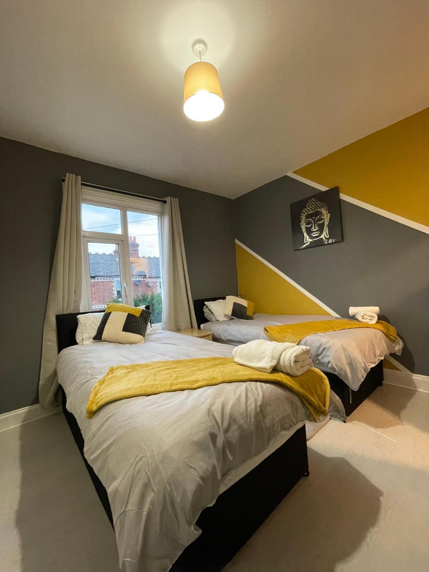 Home Sweet Home In Rg1 With Free Parking Reading Extérieur photo