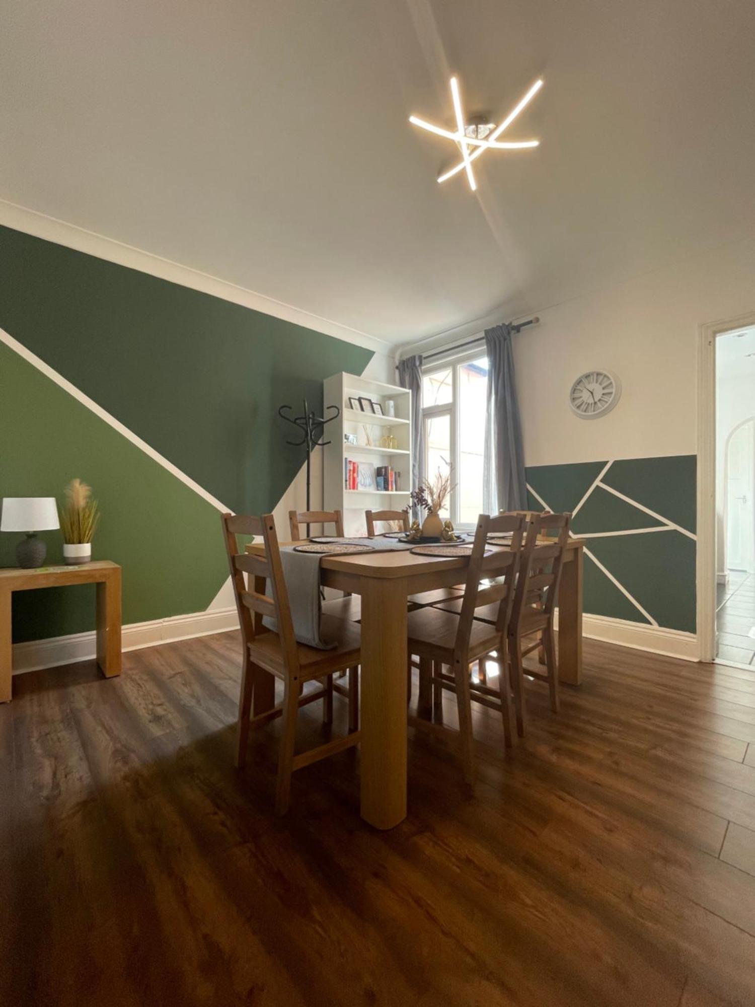 Home Sweet Home In Rg1 With Free Parking Reading Extérieur photo