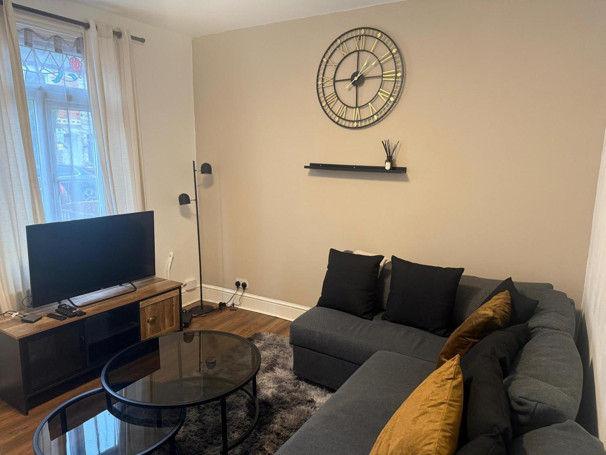 Home Sweet Home In Rg1 With Free Parking Reading Extérieur photo